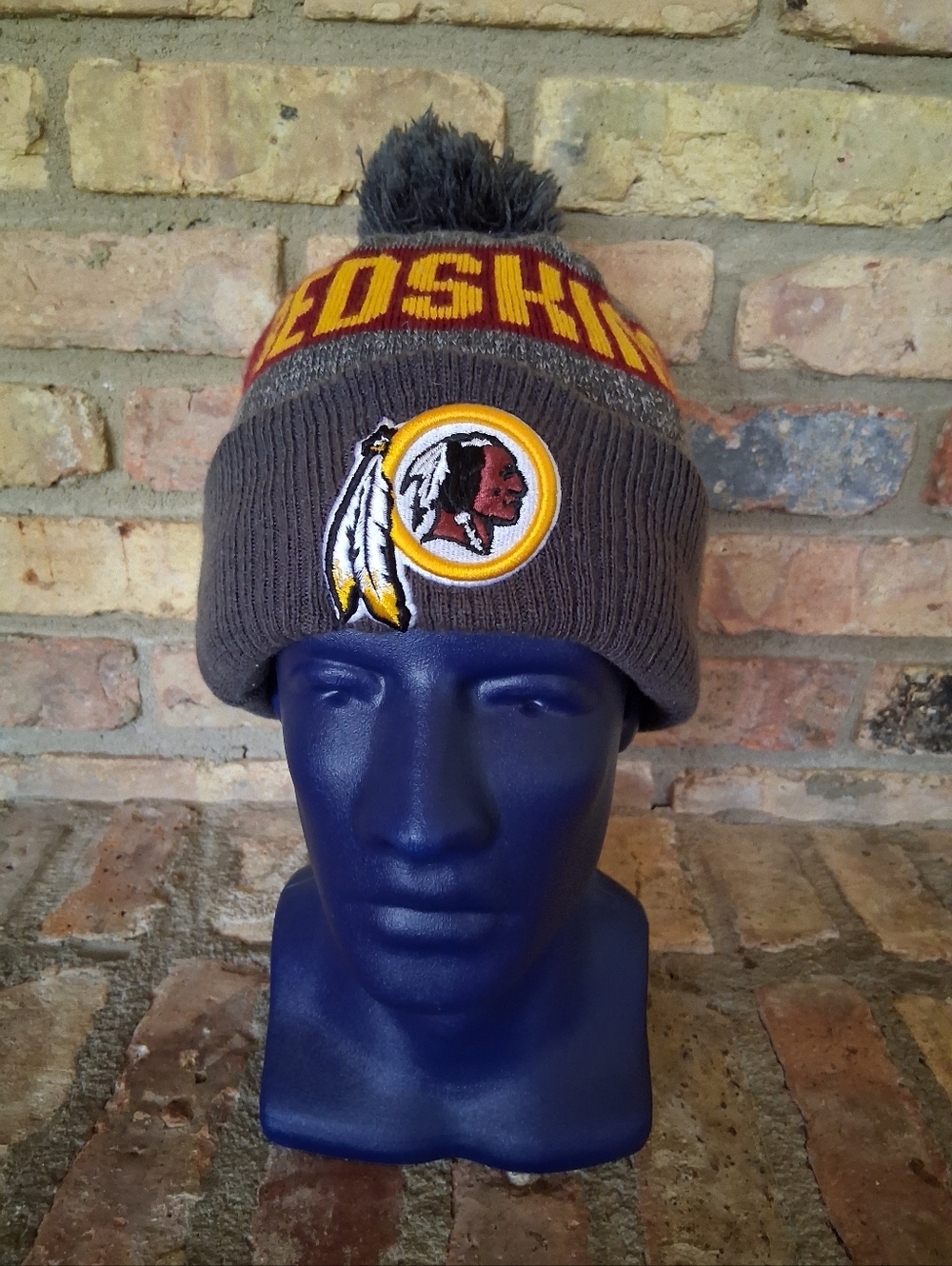 WASHINGTON REDSKINS KNIT POM BEANIE SIZE OS